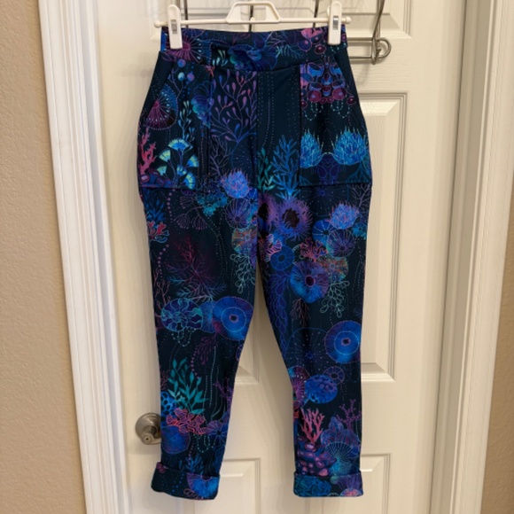 SMALL Blackmilk Floral Coral Cuffed Pants - Picture 3 of 7